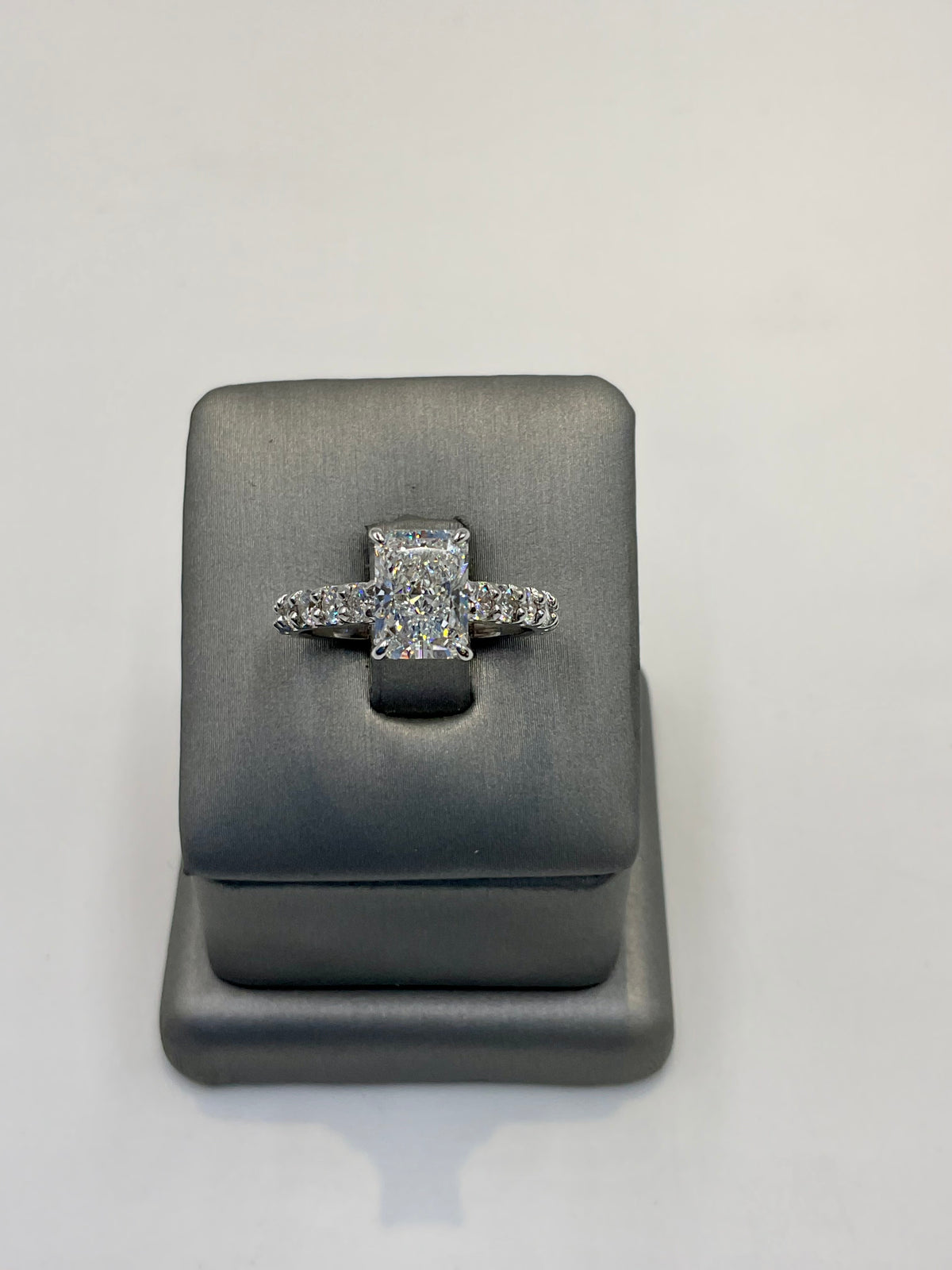 29. 11101 14KW Lab Radiant Ring cntr 2.01ct E-VVS2 est 3.00cttw ($6495) (yellow available) | 14k White Gold