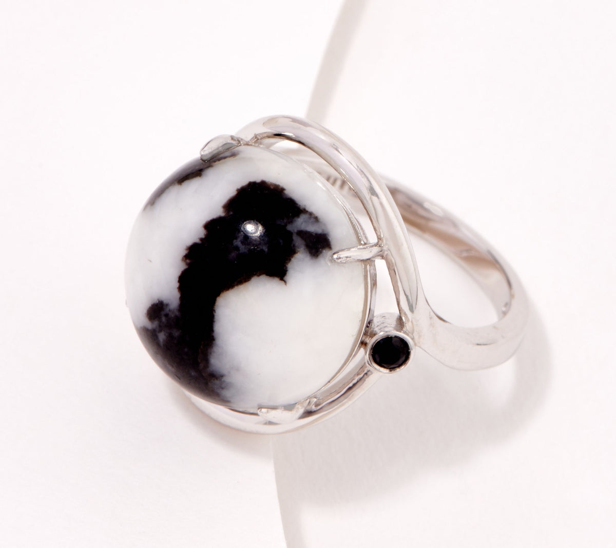 Generation Gems Round White Buffalo Cabochon Sterling Silver Ring. Size 7