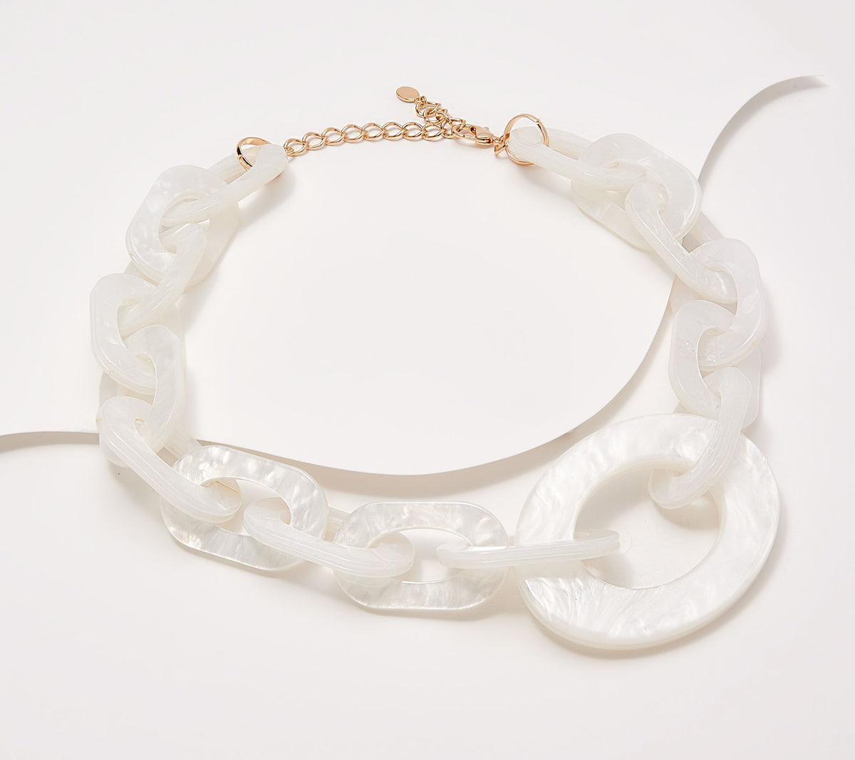 Susan Graver Goldtone White Resin Status Link Necklace 21"